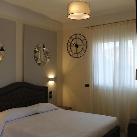 Villa Martina Luxury Rooms Дезенцано-дель-Гарда Екстер'єр фото