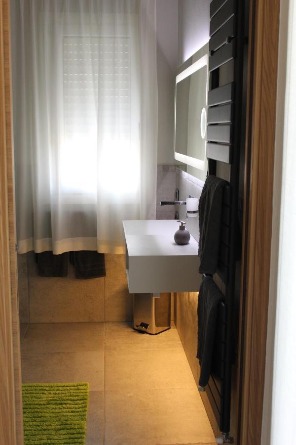 Villa Martina Luxury Rooms Дезенцано-дель-Гарда Екстер'єр фото