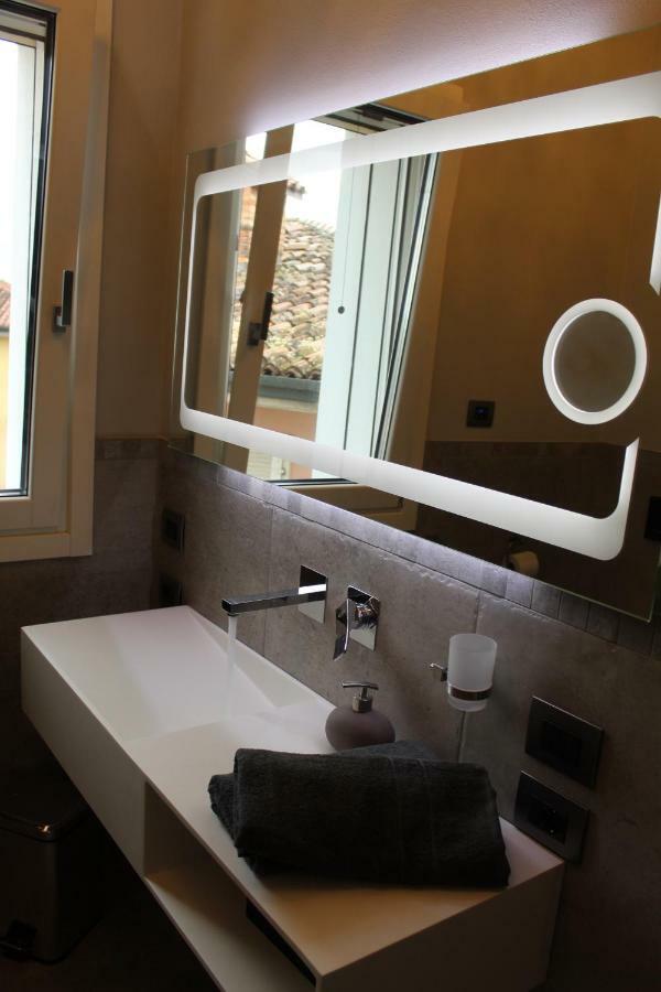 Villa Martina Luxury Rooms Дезенцано-дель-Гарда Екстер'єр фото