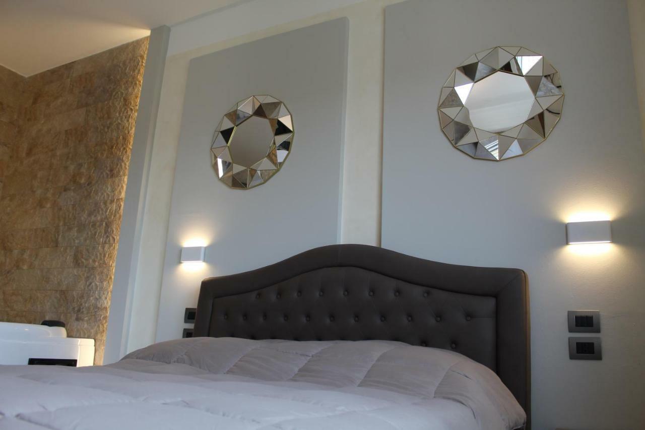 Villa Martina Luxury Rooms Дезенцано-дель-Гарда Екстер'єр фото