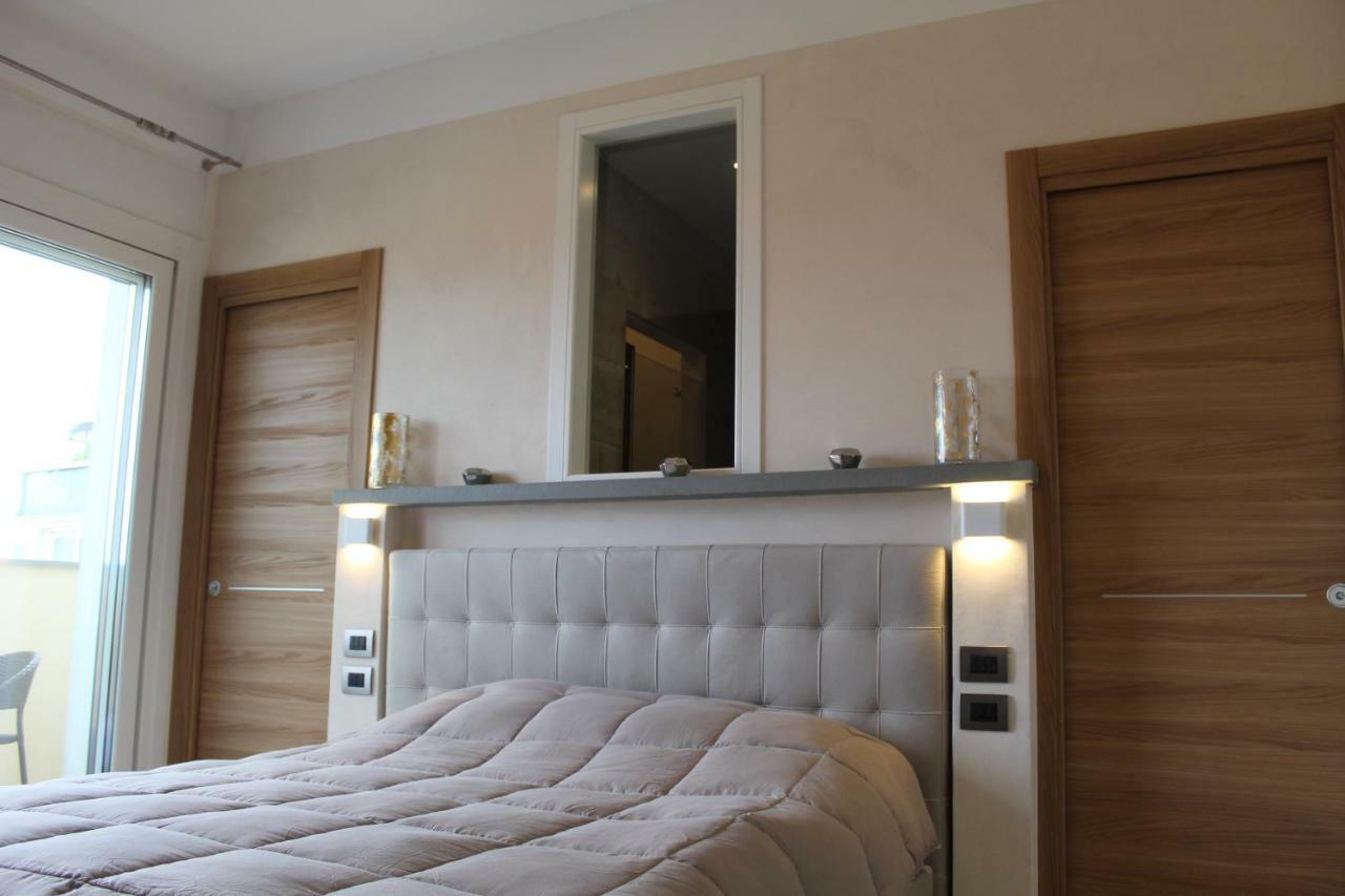 Villa Martina Luxury Rooms Дезенцано-дель-Гарда Екстер'єр фото
